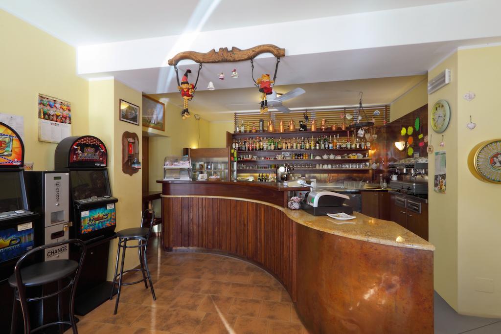 Albergo Alle Alpi 코메글리안스 외부 사진