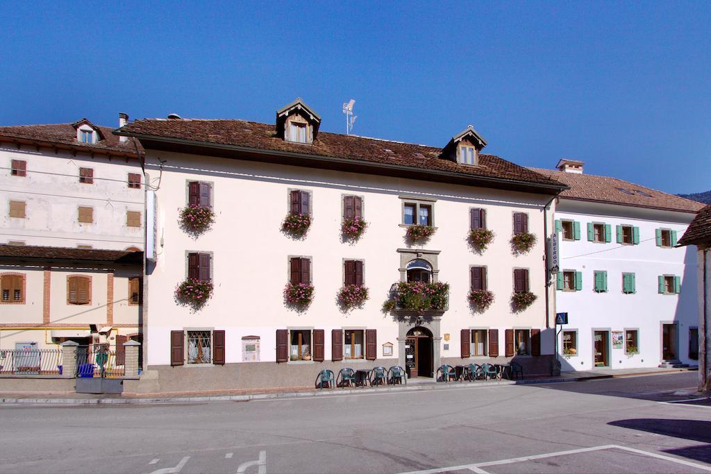 Albergo Alle Alpi 코메글리안스 외부 사진